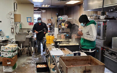 Kosher Palate, a kosher restaurant in Dallas, prepares thousands of free hot meals to serve to Orthodox families affected by power outages during Winter Storm Uri, Feb. 17, 2021. (Courtesy of Jewish Federation of Greater Dallas)