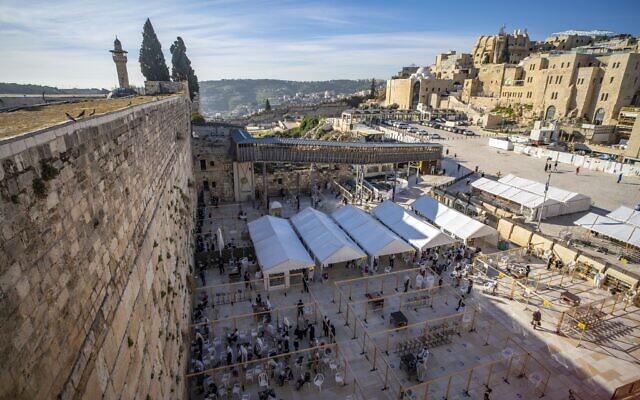 A view of the Western Wall plaza while conservation work is carried out (Yaniv Berman/Israel Antiquities Authority)
