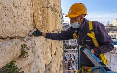 Conservation work carried out at the Western Wall, Jerusalem (Yaniv Berman/Israel Antiquities Authority)