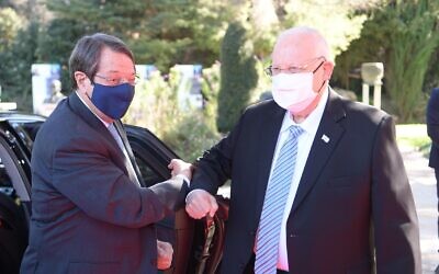 President Reuven Rivlin (R) welcomes Cyprus President Nicos Anastasiades to his residence in Jerusalem, January 14, 2021. (Amos Ben Gershom/GPO)