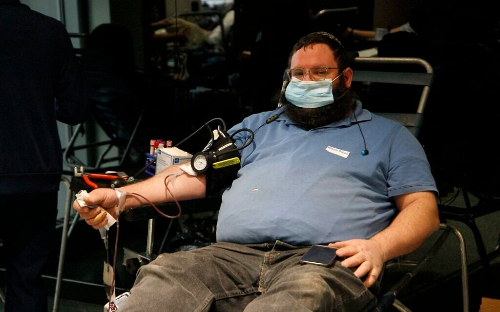 A man donates plasma at the Covid Plasma Initiative's plasma drive at the Jewish Children's Museum, Brooklyn, New York, January 27, 2021. (Courtesy/Anash.org)