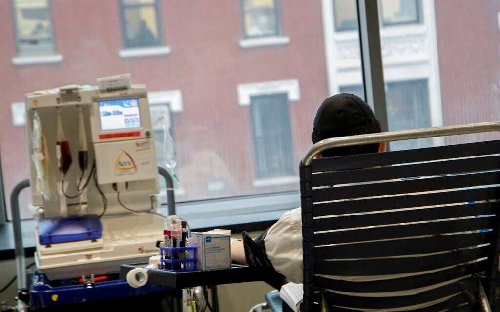 A man donates plasma at the Covid Plasma Initiative's plasma drive at the Jewish Children's Museum, Brooklyn, New York, January 27, 2021. (Courtesy/Anash.org)