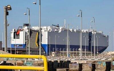 This picture taken on February 28, 2021 shows a view of the Israeli-owned Bahamian-flagged MV Helios Ray cargo ship docked in Dubai's Mina Rashid (Port Rashid) cruise terminal (Giuseppe CACACE / AFP)