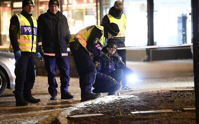 Police investigators work at the scene where a man attacked seven people, seriously injuring three, in the Swedish city of Vetlanda on March 3, 2021. (Mikael FRITZON / various sources / AFP)