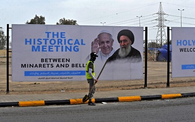 A hoarding of Pope Francis and top Iraqi Shiite cleric Grand Ayatollah Ali Sistani is pictured in Iraq's holy city of Najaf ahead of the Pope's visit to Iraq, on March 4, 2021. (Ali NAJAFI / AFP) A hoarding of Pope Francis and top Iraqi Shiite cleric Grand Ayatollah Ali Sistani is pictured in Iraq's holy city of Najaf ahead of the Pope's visit to Iraq, on March 4, 2021. (Ali NAJAFI / AFP)