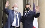 French President Emmanuel Macron (R) and President Reuven Rivlin wave at the Elysee Palace in Paris on March 18, 2021. (Ludovic Marin/AFP)