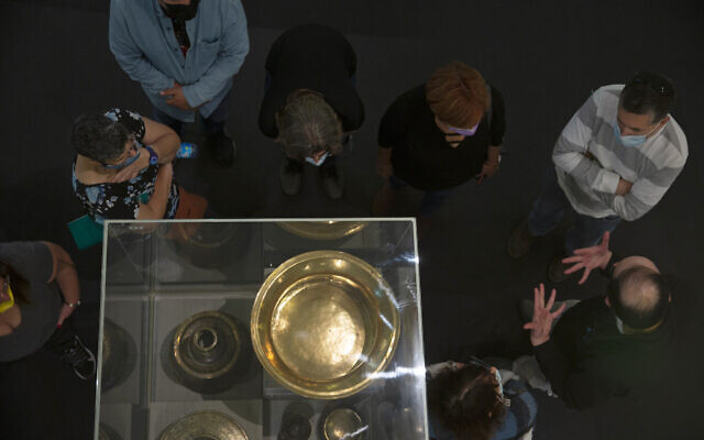 Visitors listen to a guide at the Museum for Islamic Art in Jerusalem, March 10, 2021. (Maya Alleruzzo/AP) Visitors listen to a guide at the Museum for Islamic Art in Jerusalem, March 10, 2021. (Maya Alleruzzo/AP)