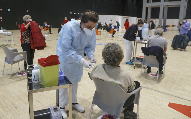 Medical staff administer the AstraZeneca vaccine at La Nuvola convention center in Rome, March 19, 2021. (AP Photo/Gregorio Borgia) Medical staff administer the AstraZeneca vaccine at La Nuvola convention center in Rome, March 19, 2021. (AP Photo/Gregorio Borgia)