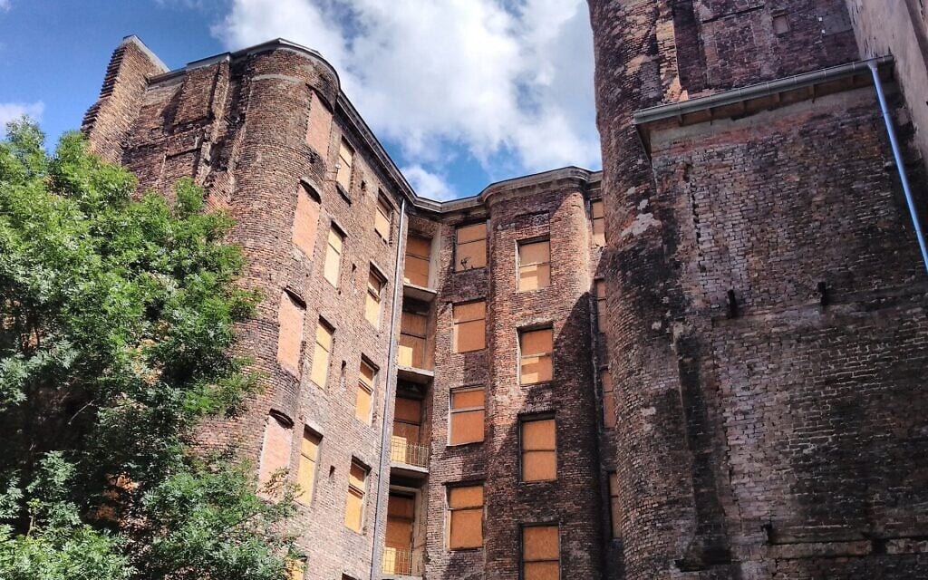 One of the last material remains of the Warsaw ghetto (courtesy: Lukasz Godlewski)