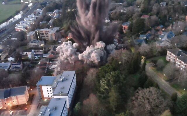 Controlled detonation of a WWII bomb in Exeter, England on February 28, 2021 (Screenshot: Drone Team/Twitter) Controlled detonation of a WWII bomb in Exeter, England on February 28, 2021 (Screenshot: Drone Team/Twitter)