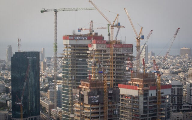 Illustration of construction in Tel Aviv. November 6, 2019, (Miriam Alster/FLASH90)