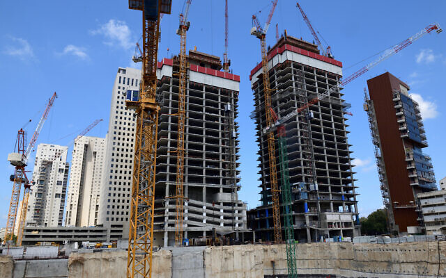 Illustrative: A construction site in central Israel, on August 06, 2020. (Gili Yaari / Flash90)