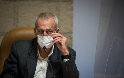 Coronavirus czar Nachman Ash during a visit to the Jerusalem Municipality on November 22, 2020. (Yonatan Sindel/Flash90)