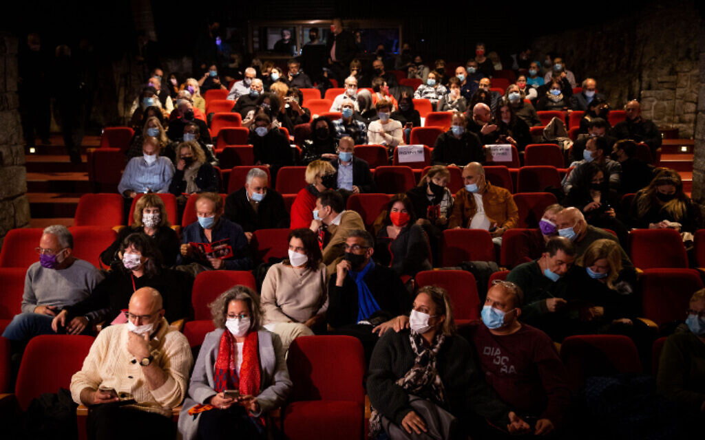 Theater-goers at the Khan theatre in Jerusalem on February 23, 2021.  (Yonatan Sindel/Flash90)