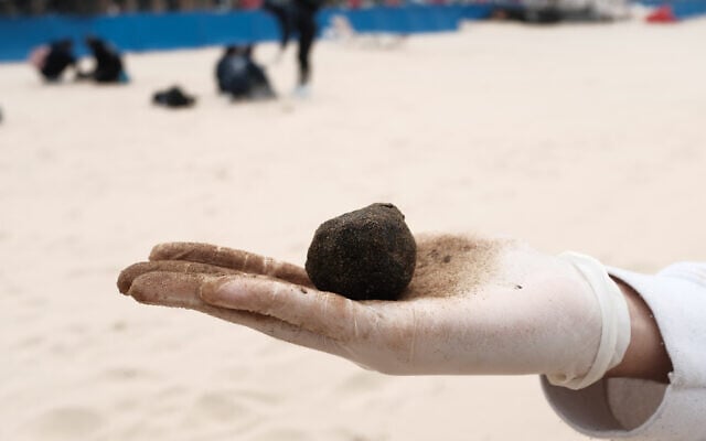 Tar found at the Bat Yam beach, following an offshore oil spill which polluted most of the Israeli coastline, March 2, 2021. (Tomer Neuberg/Flash90) Tar found at the Bat Yam beach, following an offshore oil spill which polluted most of the Israeli coastline, March 2, 2021. (Tomer Neuberg/Flash90)