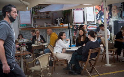 Israelis at a cafe in Tel Aviv on March 11, 2021. (Miriam Alster/Flash90) Israelis at a cafe in Tel Aviv on March 11, 2021. (Miriam Alster/Flash90)