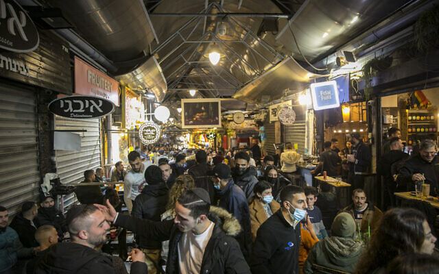 Israelis sit in bars at the Mahane Yehuda Market in Jerusalem, March 12 2021. (Olivier Fitoussi/Flash90) Israelis sit in bars at the Mahane Yehuda Market in Jerusalem, March 12 2021. (Olivier Fitoussi/Flash90)