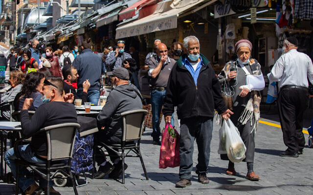 People shop and eat at the Mahane Yehuda Market on March 17, 2021 in Jerusalem (Olivier Fitoussi/Flash90) People shop and eat at the Mahane Yehuda Market on March 17, 2021 in Jerusalem (Olivier Fitoussi/Flash90)