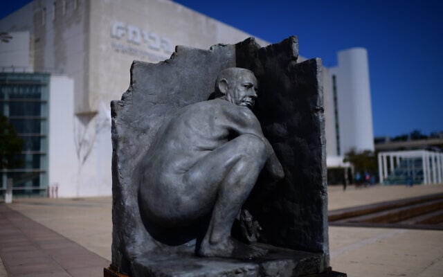 A statue of Prime Minister Benjamin Netanyahu in Habima square in Tel Aviv, on March 17, 2021. (Tomer Neuberg/Flash90) A statue of Prime Minister Benjamin Netanyahu in Habima square in Tel Aviv, on March 17, 2021. (Tomer Neuberg/Flash90)