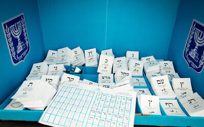 A ballot station in the Knesset elections, March 23, 2021. (Avi Roccah/Flash90)