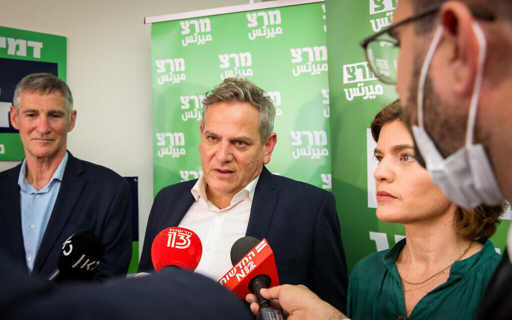 Meretz head Nitzan Horowitz, center, at a press conference in Tel Aviv on March 23, 2021. (Flash90)