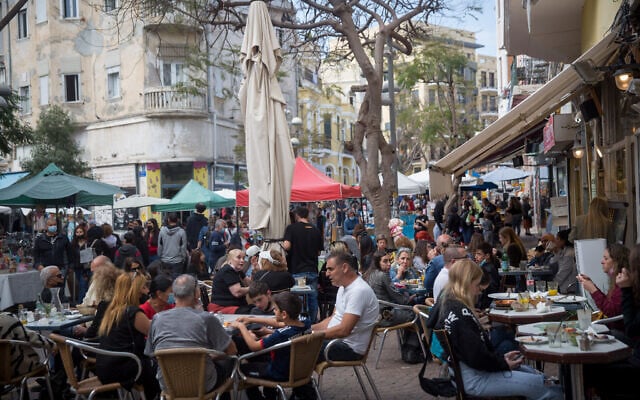 Israelis at the art market on Nahalat Binyamin Street in Tel Aviv, on March 30, 2021. (Miriam Alster/Flash90) Israelis at the art market on Nahalat Binyamin Street in Tel Aviv, on March 30, 2021. (Miriam Alster/Flash90)