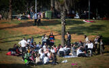 Israelis enjoy the day in Wolfson Park, outside of Tel Aviv, during the Jewish holiday of Passover, March 31, 2021. (Miriam Alster/FLASH90)