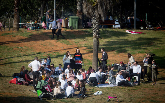 Israelis enjoy the day in Wolfson Park, outside of Tel Aviv, during the Jewish holiday of Passover, March 31, 2021. (Miriam Alster/FLASH90) Israelis enjoy the day in Wolfson Park, outside of Tel Aviv, during the Jewish holiday of Passover, March 31, 2021. (Miriam Alster/FLASH90)