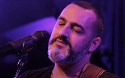 Screencapture from video of Israeli singer Kobi Aflalo. (YouTube)