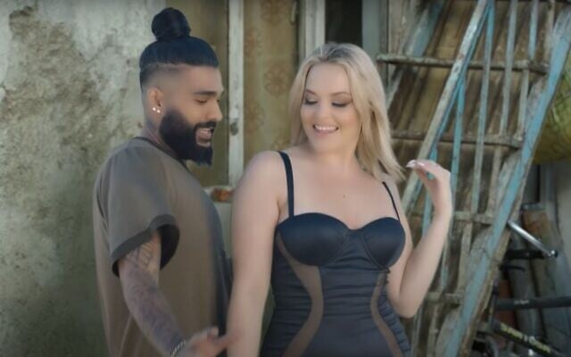 Sasy and Alexis Texas in the clip for "Tehran Tokyo." (Screen capture: YouTube)