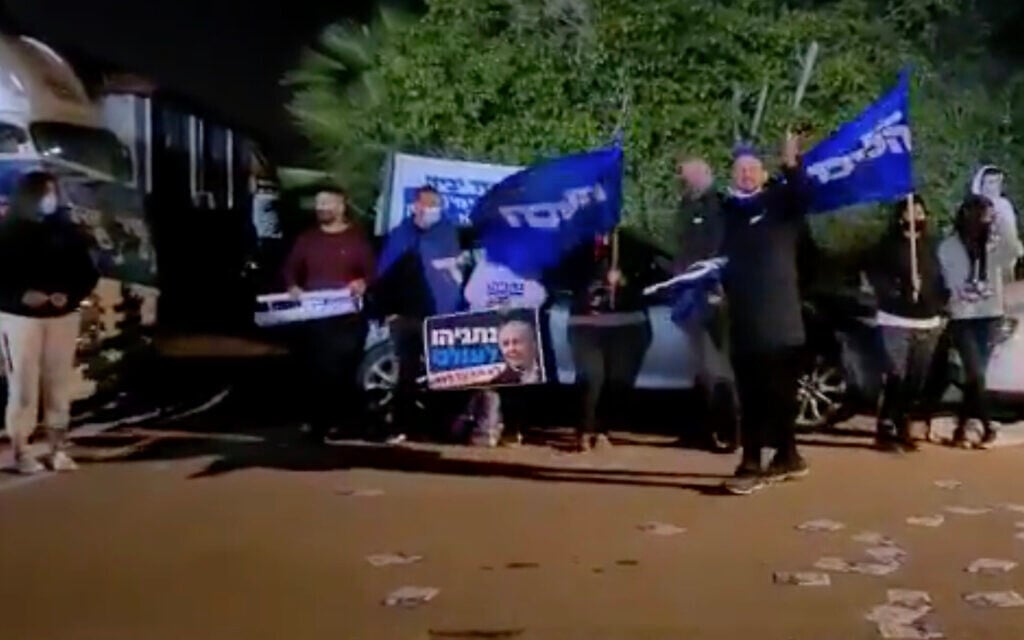 Likud activists protest outside a New Hope campaign event in the Gezer Regional Council on March 13, 2021. (Screen capture: Twitter) Likud activists protest outside a New Hope campaign event in the Gezer Regional Council on March 13, 2021. (Screen capture: Twitter)