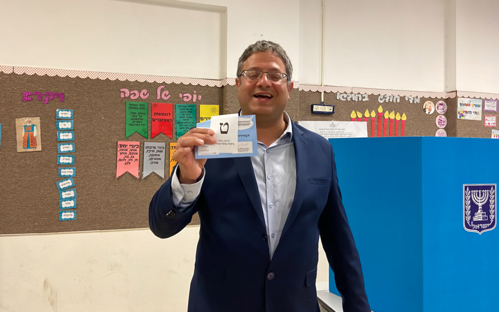 Itamar Ben Gvir casts his ballot in the March 23, 2021 election (Jacob Magid / Times of Israel)