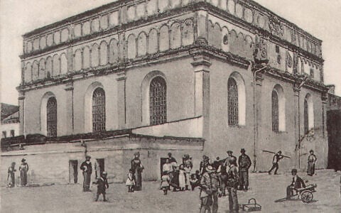 The Great Synagogue of Brody, Ukraine, pictured on a 1908 postcard. (Public domain)
