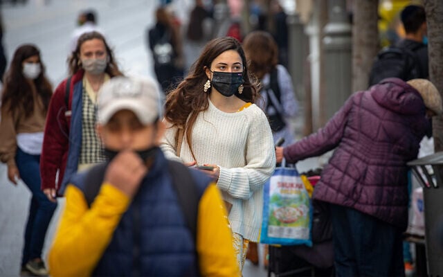 People in Jerusalem, March 16, 2021. (Olivier Fitoussi/Flash90) People in Jerusalem, March 16, 2021. (Olivier Fitoussi/Flash90)