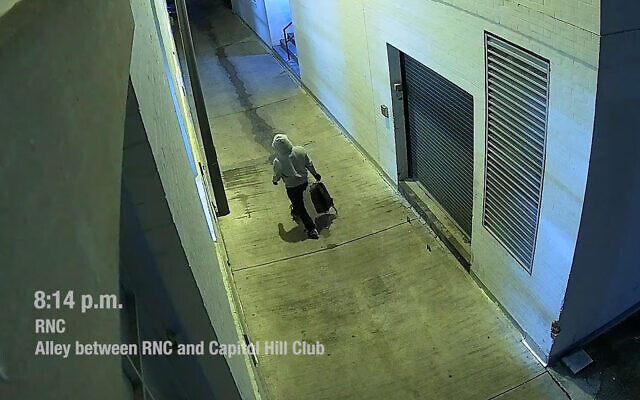 A man suspected of planting pipe bombs at political party headquarters in Washington, DC, on January 5, 2020, in surveillance footage released by the FBI. (Screenshot/YouTube) A man suspected of planting pipe bombs at political party headquarters in Washington, DC, on January 5, 2020, in surveillance footage released by the FBI. (Screenshot/YouTube)