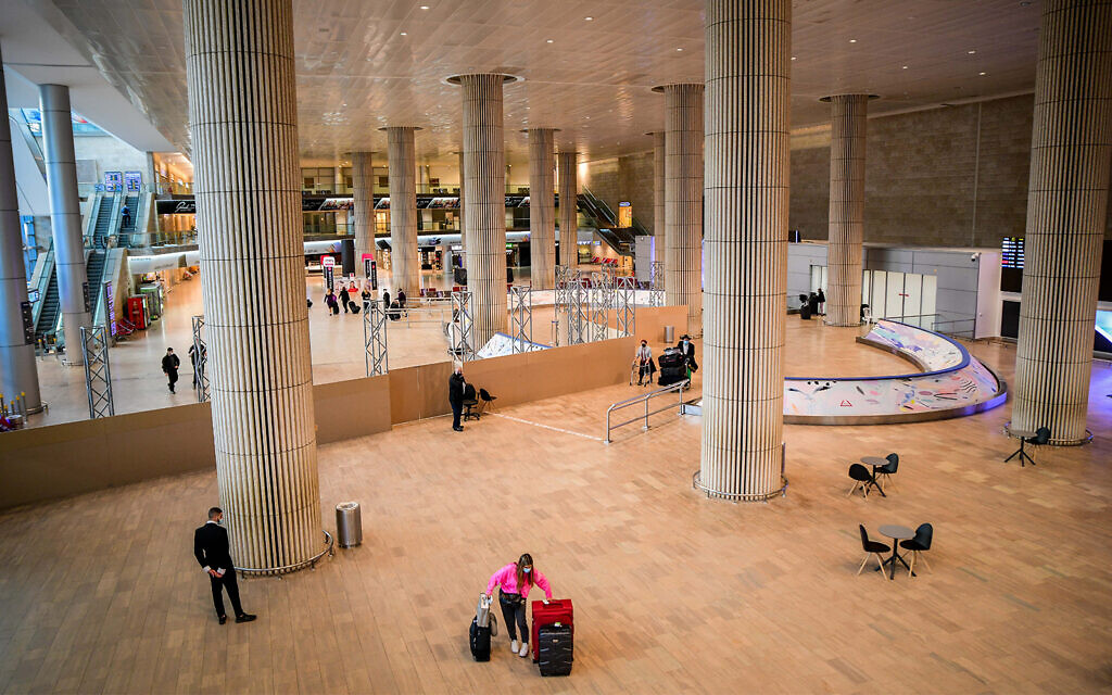 Passengers walk in the arrivals hall at the Ben Gurion International Airport near Tel Aviv on March 8, 2021. (Avshalom Sassoni/ Flash90) Passengers walk in the arrivals hall at the Ben Gurion International Airport near Tel Aviv on March 8, 2021. (Avshalom Sassoni/ Flash90)