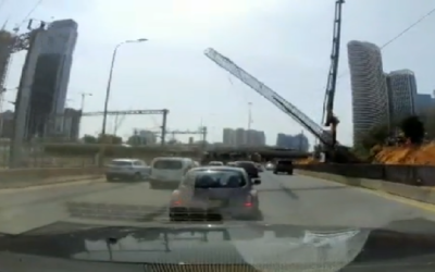 Car footage shows a metal cylinder detach from a construction crane, moments before crashing into the car of 24-year-old student Jonathan Deri on March 14, 2021. (Screen capture: Channel 12 News)