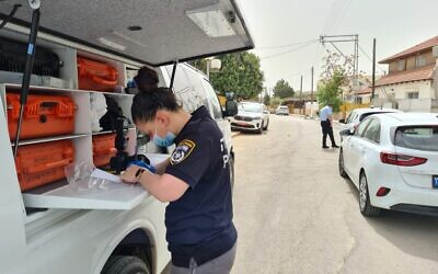 Police at the scene of a deadly fight in Netivot on March 23, 2021 (Israel Police)