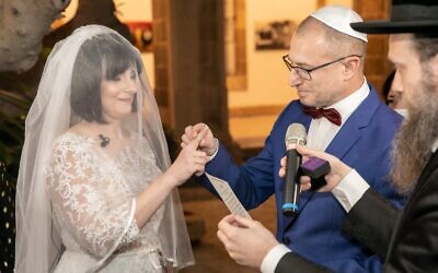 Yevgenia Bogatov (left) and Lazar Roif during their wedding ceremony at Rambam Medical Center (courtesy of Rambam Medical Center)