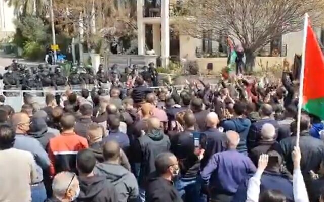 Protestors rally against violence in Arab communities, March 19, 2020 (Screen grab/Kan) Protestors rally against violence in Arab communities, March 19, 2020 (Screen grab/Kan)