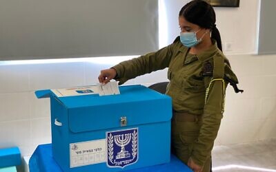 A soldier participates in early voting for the 24th Knesset at an IDF base, March 17, 2021 (IDF)