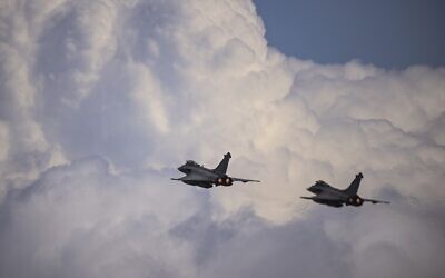 Two French air force Rafale F3-R jets take off from the military airport of Andravida in southern Greece, as part of the Hellenic Air Force's 'INIOCHOS 2021' multinational aviation exercise on April 19, 2021. (ARIS MESSINIS / AFP)
