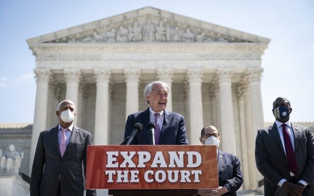 From left to right: Democratic Representative Hank Johnson of Georgia, Democratic Senator Ed Markey of Massachusetts, House Judiciary Committee Chairman Jerrold Nadler of New York and Democratic Representative Mondaire Jones of New York hold a press conference in front of the US Supreme Court to announce legislation to expand the number of seats on the Supreme Court, on April 15, 2021, in Washington. (Drew Angerer/Getty Images/AFP) From left to right: Democratic Representative Hank Johnson of Georgia, Democratic Senator Ed Markey of Massachusetts, House Judiciary Committee Chairman Jerrold Nadler of New York and Democratic Representative Mondaire Jones of New York hold a press conference in front of the US Supreme Court to announce legislation to expand the number of seats on the Supreme Court, on April 15, 2021, in Washington. (Drew Angerer/Getty Images/AFP)