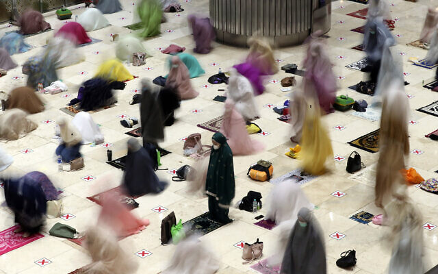In this photo taken using slow shutter speed, Muslim women offer an evening prayer called "taraweeh" marking the first eve of the holy fasting month of Ramadan at Istiqlal Mosque in Jakarta, Indonesia. April 12, 2021. (AP Photo/ Achmad Ibrahim) In this photo taken using slow shutter speed, Muslim women offer an evening prayer called "taraweeh" marking the first eve of the holy fasting month of Ramadan at Istiqlal Mosque in Jakarta, Indonesia. April 12, 2021. (AP Photo/ Achmad Ibrahim)