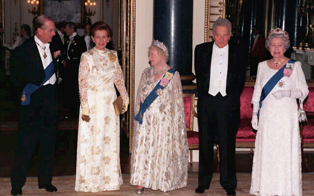 Britain's Queen Elizabeth, the Queen Mother, third from left, poses with the Duke of Edinburgh, left, Queen Elizabeth II, right,  Israeli President Ezer Weizman and his wife Reuma at a State Banquet in their honour at Buckingham Palace, London, in this February 25, 1997 file photo (AP Photo/John Stillwell/pool)