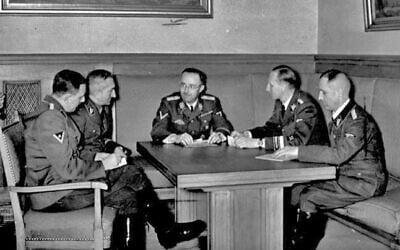 (L-R) Franz Josef Huber, Arthur Nebe, Heinrich Himmler, Reinhard Heydrich and Heinrich Müller, planning the investigation of the bomb assassination attempt on Adolf Hitler in Munich, 1939. (Bundesarchiv, Bild 183-R98680/Wikipedia CC-BY-SA 3.0)