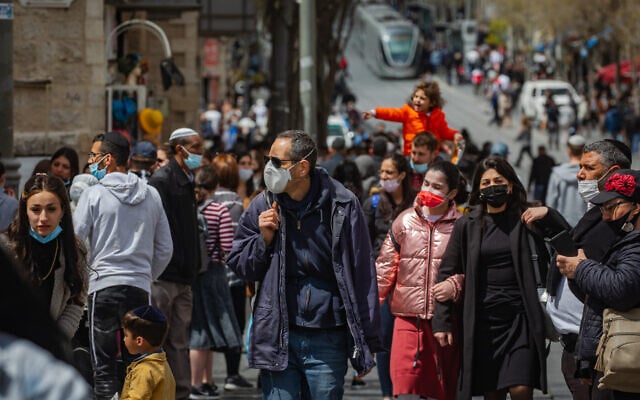 Israelis in Jerusalem during the Passover holiday, March 31, 2021. (Olivier Fitoussi/Flash90) Israelis in Jerusalem during the Passover holiday, March 31, 2021. (Olivier Fitoussi/Flash90)