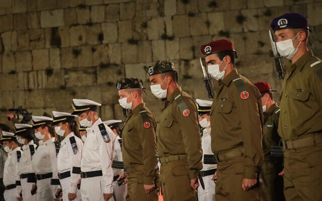 Israeli soldiers stand still as a memorial siren sounds during the ceremony marking Memorial Day for Israel's fallen soldiers and victims of terror, at the Western Wall in Jerusalem's Old City, on April 13, 2021. (Olivier Fitoussi/Flash90) Israeli soldiers stand still as a memorial siren sounds during the ceremony marking Memorial Day for Israel's fallen soldiers and victims of terror, at the Western Wall in Jerusalem's Old City, on April 13, 2021. (Olivier Fitoussi/Flash90)