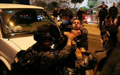 Israeli police clash with Palestinians outside the Damascus Gate to Jerusalem's Old City, April 15, 2021. (Jamal Awad/Flash90)