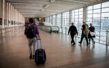Travellers at Ben Gurion International Airport on April 18, 2021. (Yossi Aloni/Flash90)